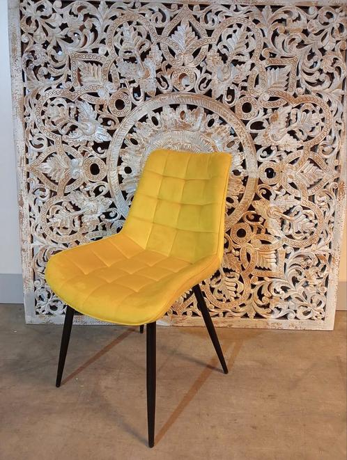 Nieuwe eetkamerstoel adore velvet camel geel nu €50 per stuk, Huis en Inrichting, Stoelen, Nieuw, Vier, Hout, Kunststof, Metaal
