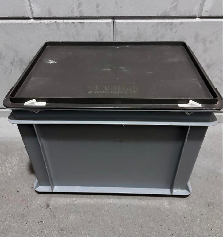 Stapelbare kunststof opbergbox met deksel (gebruikt), Doe-het-zelf en Verbouw, Kratten en Dozen, Nieuw, Bak of Kist, Minder dan 50 cm