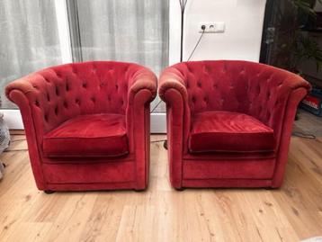 2 comfortabele fauteuils – klassiek model, roze-rode stof beschikbaar voor biedingen