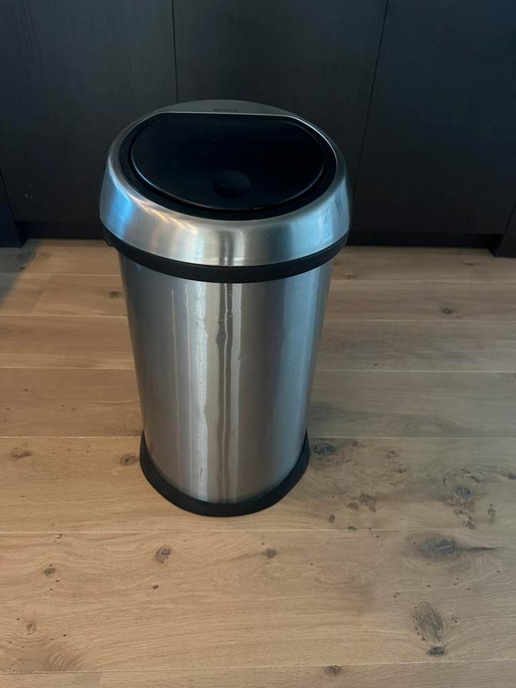 Brabantia prullenbak touch bin, matt steel., Huis en Inrichting, Woonaccessoires | Prullenbakken, Zo goed als nieuw, Rvs, 50 tot 75 cm