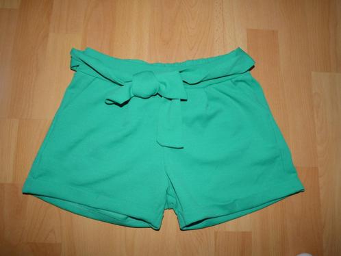 Leuke groene korte broek van Europe Kids, maat 146/152, Kinderen en Baby's, Kinderkleding | Maat 146, Gebruikt, Meisje, Broek