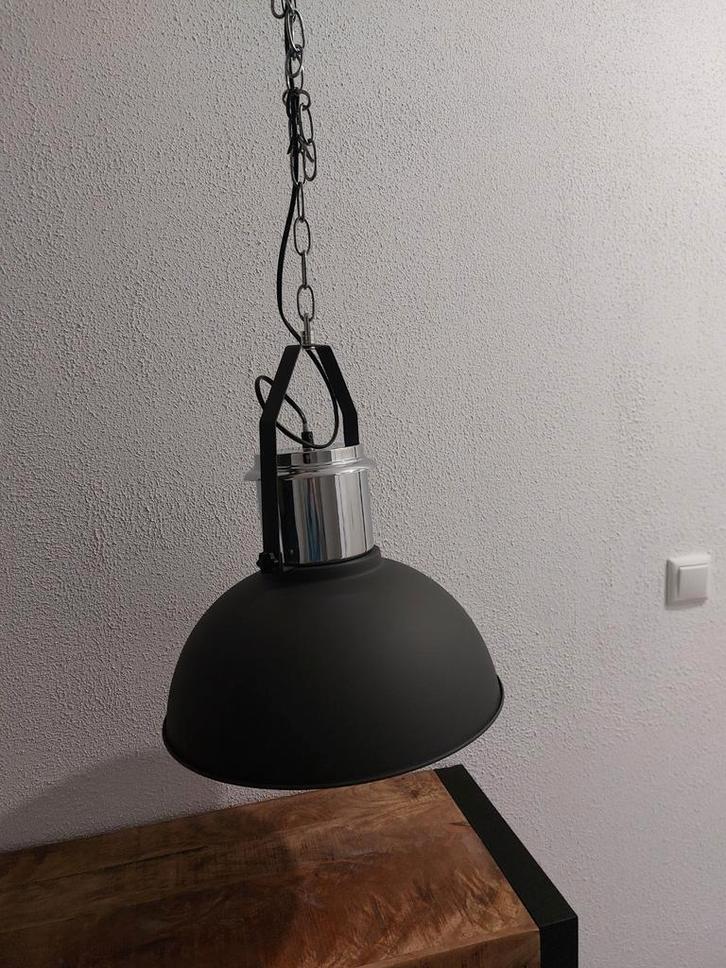 Industriële hanglamp - Zwart metaal, Huis en Inrichting, Lampen | Hanglampen, Zo goed als nieuw, 50 tot 75 cm, Metaal, Ophalen of Verzenden
