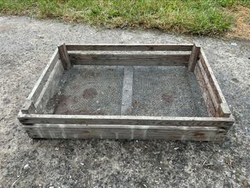 Gaasbak veiling vintage. Voor oogst en opslag van gewassen beschikbaar voor biedingen