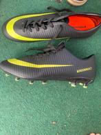 Nieuw Voetbal schoenen maat 44, Sport en Fitness, Voetbal, Ophalen of Verzenden, Zo goed als nieuw, Schoenen