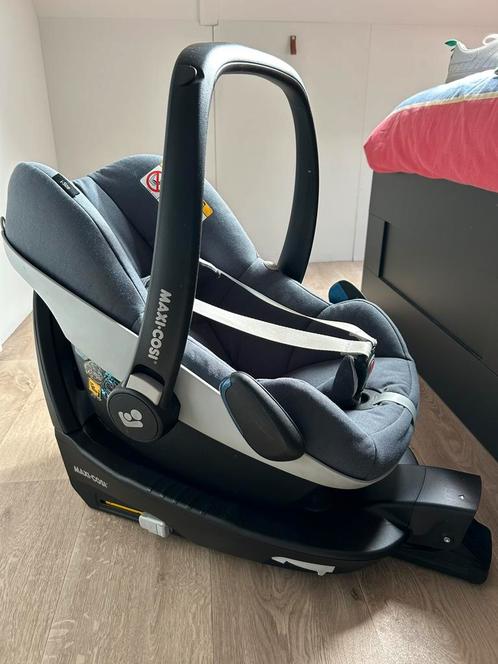 Maxi-Cosi Pebble Pro i-Size Essential Graphite met base, Kinderen en Baby's, Autostoeltjes, Zo goed als nieuw, Maxi-Cosi, 0 t/m 13 kg