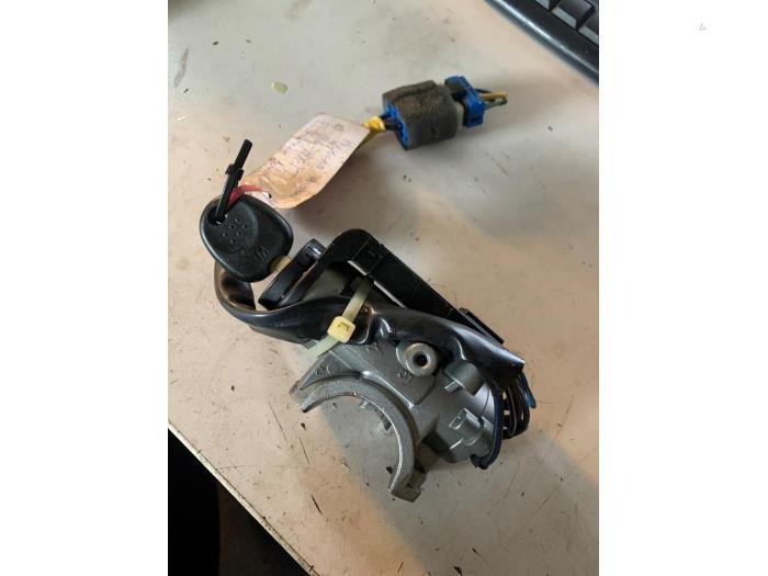 Kontaktslot + Sleutel van een Hyundai Accent, Auto-onderdelen, Overige Auto-onderdelen, Hyundai, Gebruikt, 3 maanden garantie