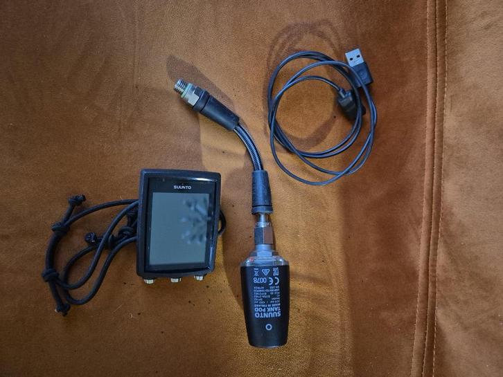 Suunto EON Core Duikcomputer + pod, Watersport en Boten, Duiken, Gebruikt, Duikcomputer, Ophalen of Verzenden