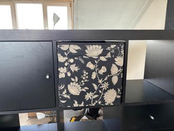 Ikea drona zwart met bloemen voor Expedit/Kallax