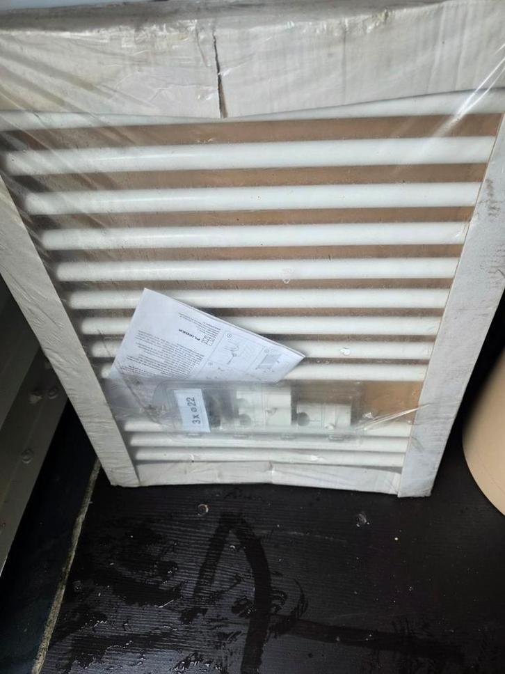 Design Radiator Plieger Palermo - Nieuw in verpakking, Doe-het-zelf en Verbouw, Glas en Ramen, Nieuw, Overige typen, Minder dan 80 cm