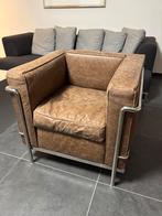 Corbusier LC2 bruin leder replica (per stuk of per twee), Huis en Inrichting, Ophalen, Zo goed als nieuw, 50 tot 75 cm, Leer
