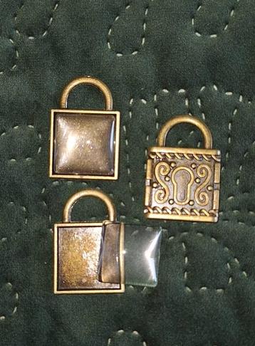 Settings voor sieraden (met glazen cabochons) beschikbaar voor biedingen