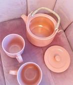 Roze set Theepot en 2 mokken bieden, Huis en Inrichting, Keuken | Potten en Pannen, Verzenden, Zo goed als nieuw, Overige materialen
