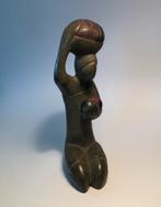 Stenen beeldje, vrouw met kruik en mand op haar hoofd, Verzamelen, Verzenden, Zo goed als nieuw, Mens