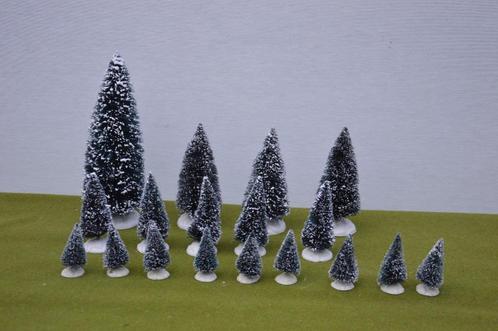 18 Lemax kerstbomen in 3 verschillende maten: 23, 10 en 6 cm, Diversen, Kerst, Gebruikt, Ophalen of Verzenden