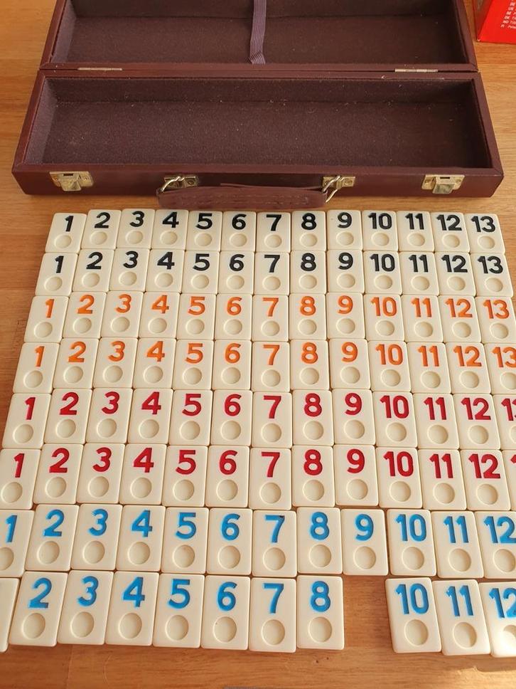 Rummicub, Hobby en Vrije tijd, Gezelschapsspellen | Overige, Zo goed als nieuw, Ophalen of Verzenden