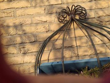 planten bak model hooi ruif metaal voor aan de muur beschikbaar voor biedingen