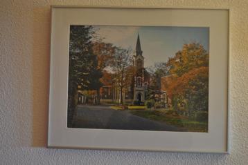 Schilderij, foto van het kerkje in Scheemda ingelijst beschikbaar voor biedingen