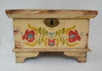 Zeldzaam antiek folklore kistje met beschildering Hongaars beschikbaar voor biedingen