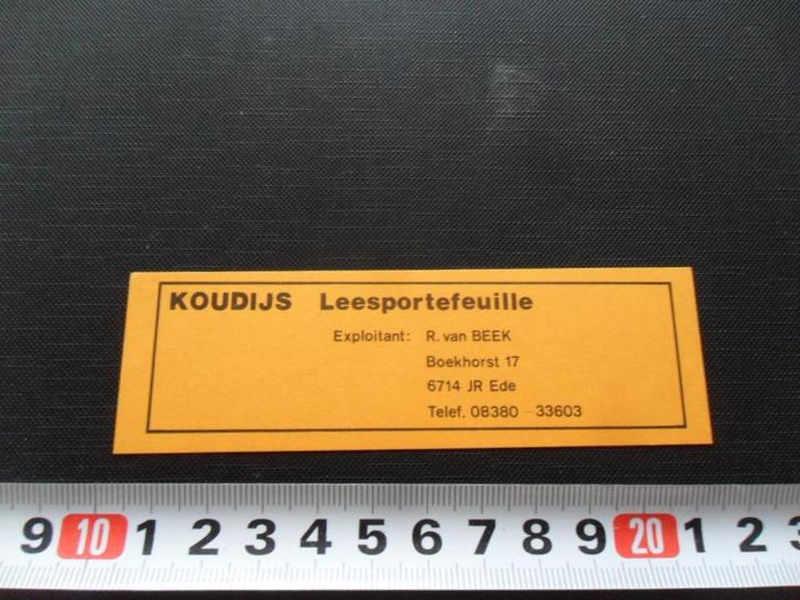 sticker ede r van beek exploitant KOUDIJS leesportefeuille, Verzamelen, Stickers, Zo goed als nieuw, Ophalen
