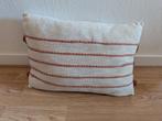 Wit/lichtbeige kussen met terracotta ruches, Ophalen, Zo goed als nieuw, Beige, Vierkant