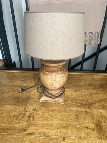 Mooie staande landelijke houten lamp incl. Kap beschikbaar voor biedingen