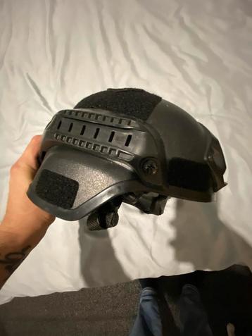 Airsoft Helm Tactisch zwart - met Rails beschikbaar voor biedingen