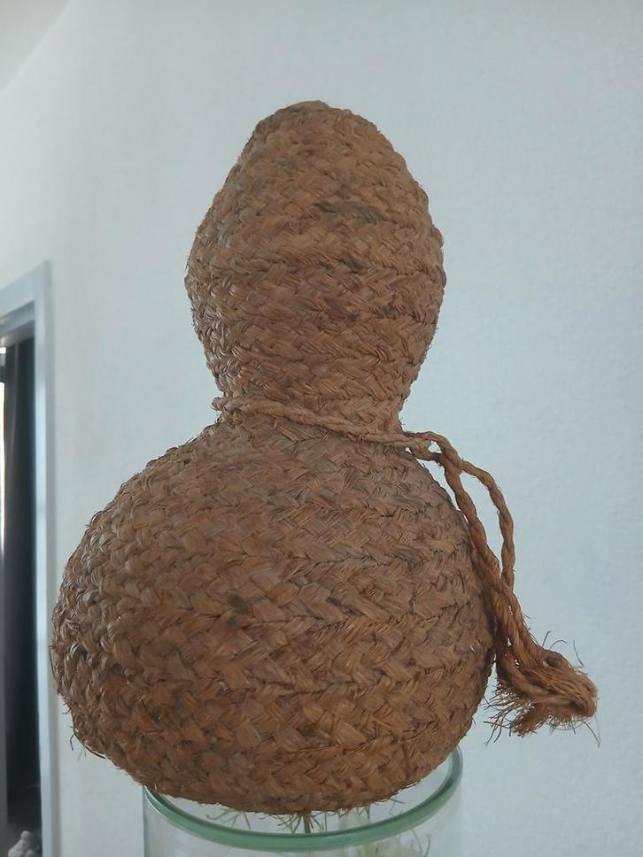 Afrikaanse kruik Karaf Congo ? Met geweven raffia oid, Antiek en Kunst, Kunst | Niet-Westerse kunst, Ophalen of Verzenden
