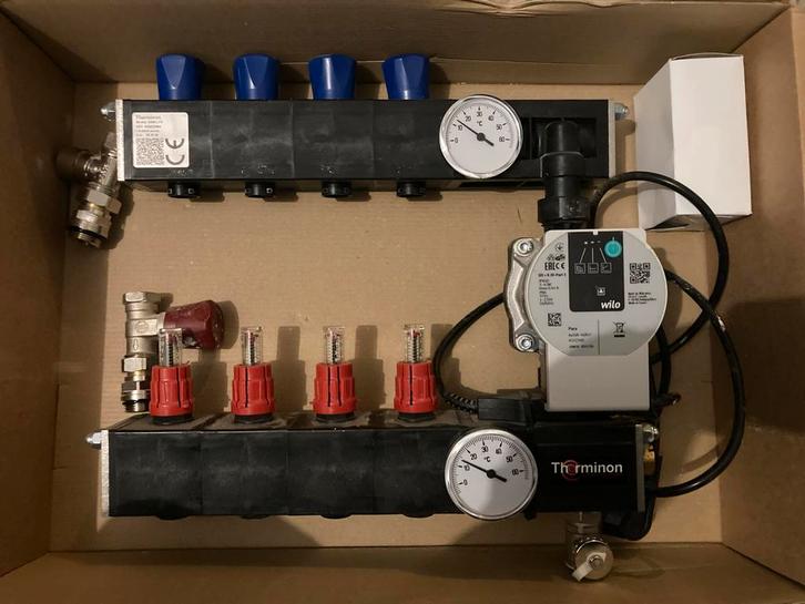 Thermion Vloerverwarmingsverdeler 4 groepen met pomp, Doe-het-zelf en Verbouw, Verwarming en Radiatoren, Gebruikt, Overige typen