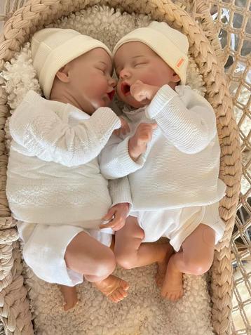 Reborn  baby Tweeling Twin a &  b beschikbaar voor biedingen