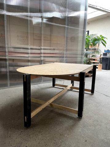 vergader/werk /workshop tafel met boekenkast in multiples beschikbaar voor biedingen