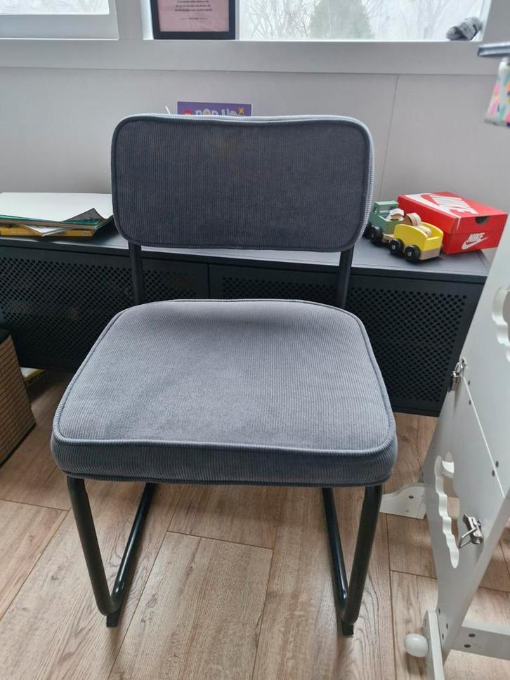 8 Grijze Rib Eetkamerstoelen - Zo Goed Als Nieuw!, Huis en Inrichting, Stoelen, Zo goed als nieuw, Vijf, Zes of meer stoelen, Metaal