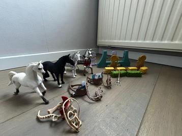 Schleich springmateriaal en paarden beschikbaar voor biedingen
