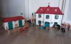 prachtig schleich lake house  landhuis met stal, Kinderen en Baby's, Speelgoed | Poppenhuizen, Ophalen of Verzenden, Zo goed als nieuw