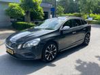 Volvo V60 2.0T Momentum-R-design look. stoelverw/schuifd/xen, Auto's, Volvo, Voorwielaandrijving, 1800 kg, Zwart, 4 cilinders