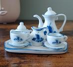Poppenserviesje. Dienblad 10.5x7.5 en theepot met deksel 6cm, Ophalen of Verzenden, Nieuw