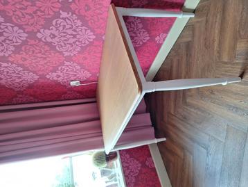 Tafel , bureau , ikea DANDERYD 130x80

 beschikbaar voor biedingen