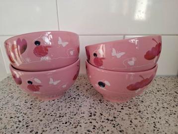 4 roze schaaltjes, kommetjes van Arla beschikbaar voor biedingen