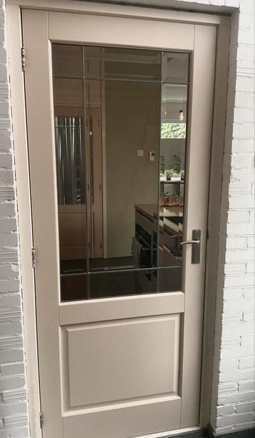 Stompe binnendeur links draaiend met glas in lood beschikbaar voor biedingen
