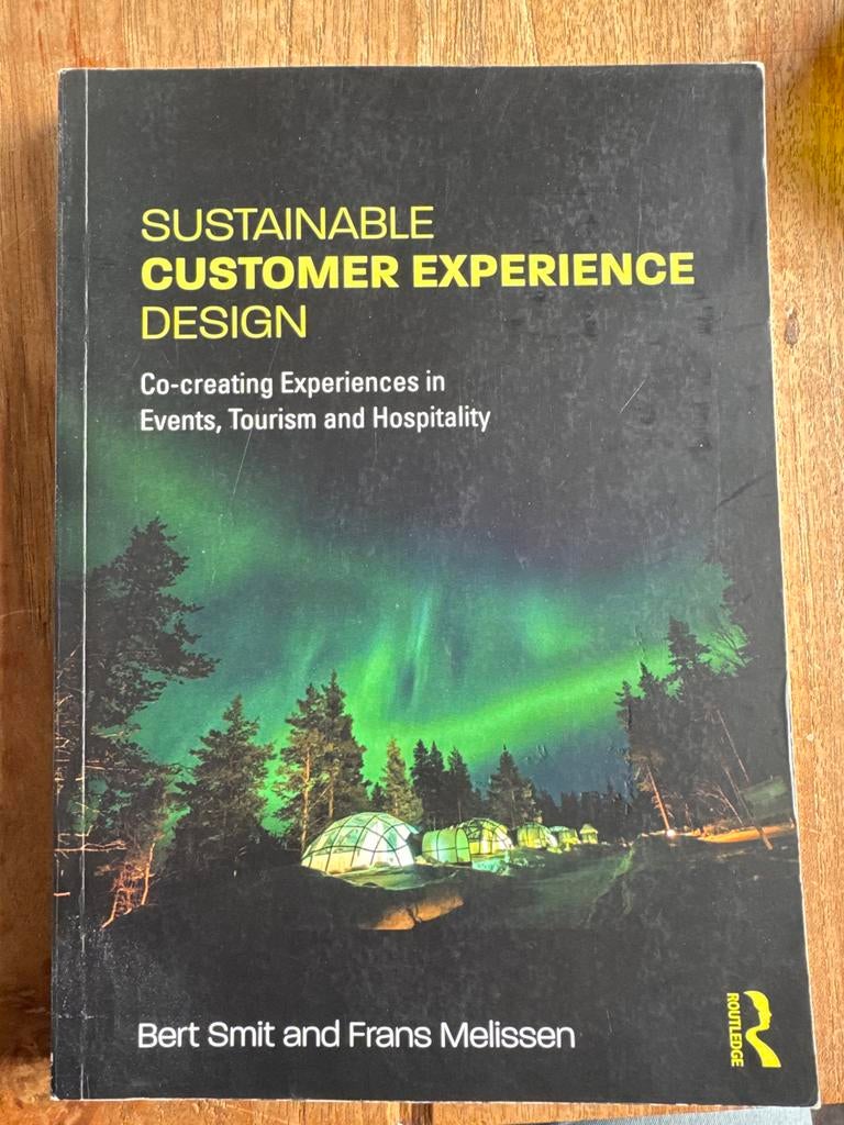 Studieboek Sustainable Customer Experience Design - Nieuwsta, Ophalen of Verzenden, Zo goed als nieuw, Economie en Marketing