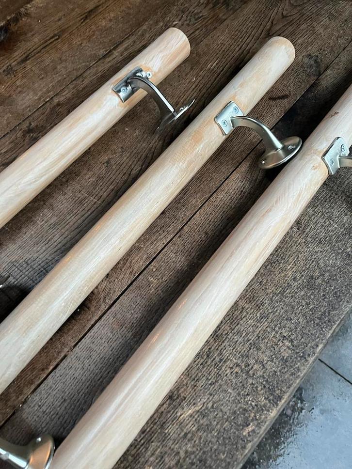 Houten trapleuning met metalen steunen, Huis en Inrichting, Woonaccessoires | Kapstokken, Gebruikt, Overige typen, Minder dan 100 cm