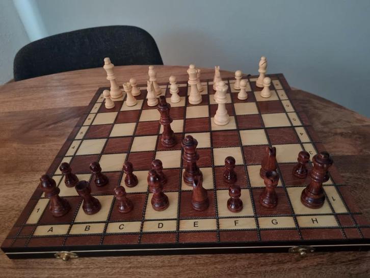 Schaakbord hout, Hobby en Vrije tijd, Gezelschapsspellen | Bordspellen, Zo goed als nieuw, Een of twee spelers, Reisspel, Ophalen