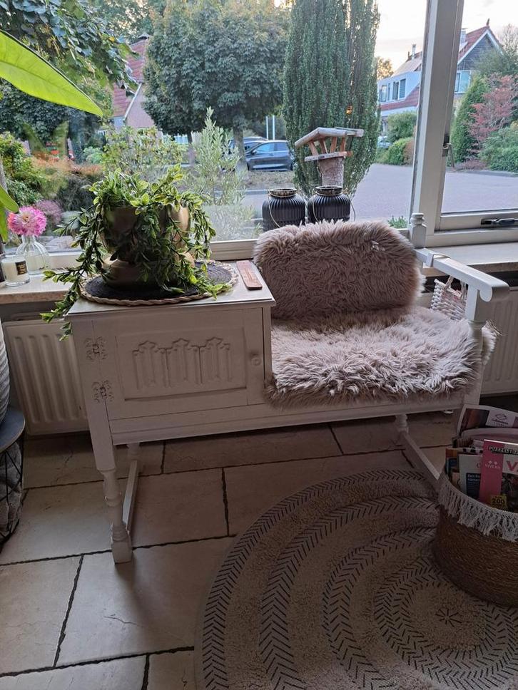 Charmant brocante telefoonbankje, Huis en Inrichting, Banken | Bankstellen, Gebruikt, Tweepersoons, Minder dan 150 cm, Ophalen