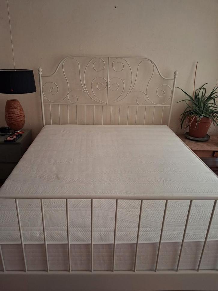 IKEA leirvik 160x200 bedframe met lattenbodem en zga, Huis en Inrichting, Slaapkamer | Bedden, Zo goed als nieuw, Tweepersoons