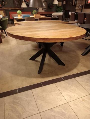 Nieuwe mangohouten ronde eettafel 150cm €250 beschikbaar voor biedingen