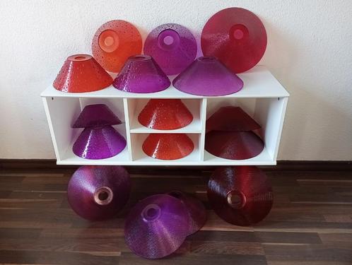16 glazen lampenkappen in rood en paars, Huis en Inrichting, Lampen | Lampenkappen, Nieuw, Minder dan 25 cm, Rond, Rood, Overige kleuren
