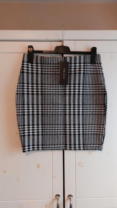 Amisu New Yorker ruit rokje
maat 42, Kleding | Dames, Rokken, Nieuw, Maat 42/44 (L), Overige kleuren, Boven de knie, Ophalen of Verzenden