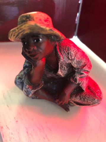 Prachtig beeldje met eigenwijze uitstraling beschikbaar voor biedingen