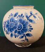 Bolvormige  aardewerk vaas Delfts Blauw, Antiek en Kunst, Antiek | Keramiek en Aardewerk, Ophalen of Verzenden