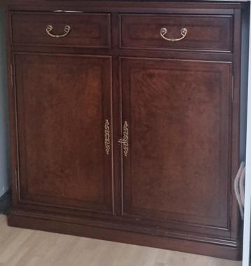 Houten dressoir met lades en deuren beschikbaar voor biedingen
