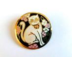 Vintage Schattige kat en bloemen emaille broche, Sieraden, Tassen en Uiterlijk, Broches, Verzenden, Zo goed als nieuw